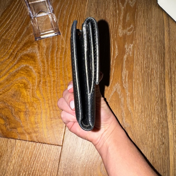 Women’s Gucci Black Textured Leather Wallet - Picture 4 of 5